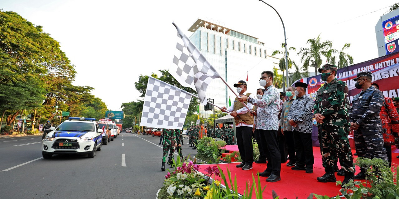 Ganip Warsito Lepas Gerakan Mobil Masker Untuk Masyarakat di Kota Makassar