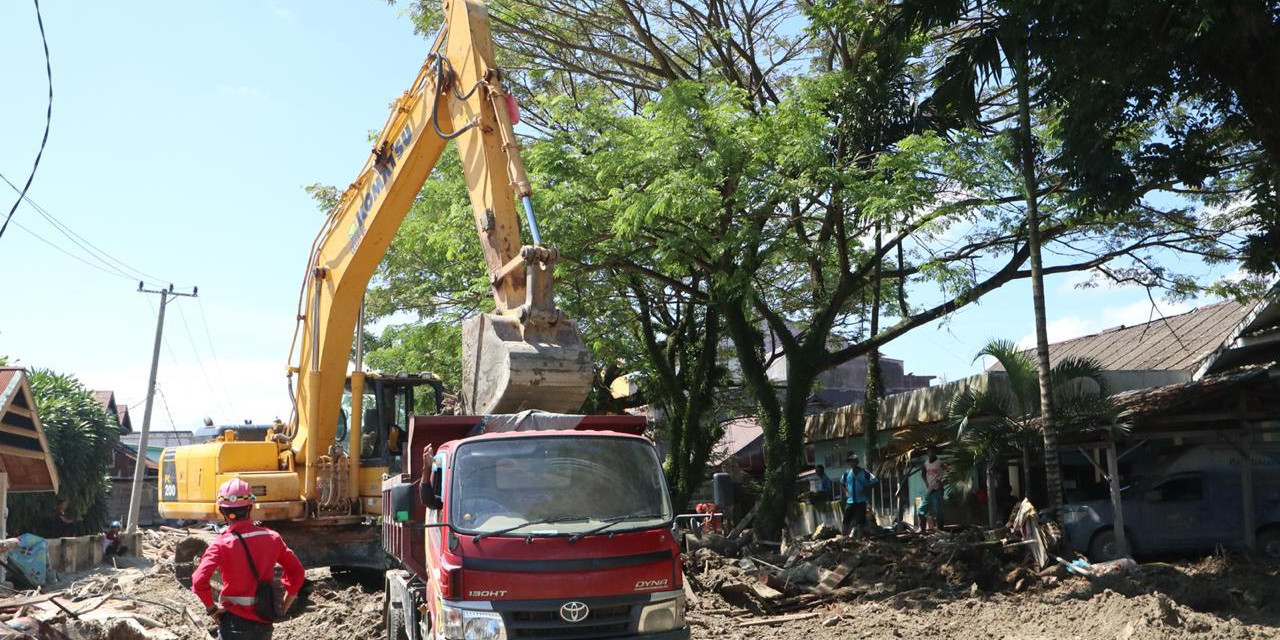 Giat Pembersihan Jalan Pascabanjir Bandang Luwu Utara, Tantangan dan Kendala yang Dihadapi