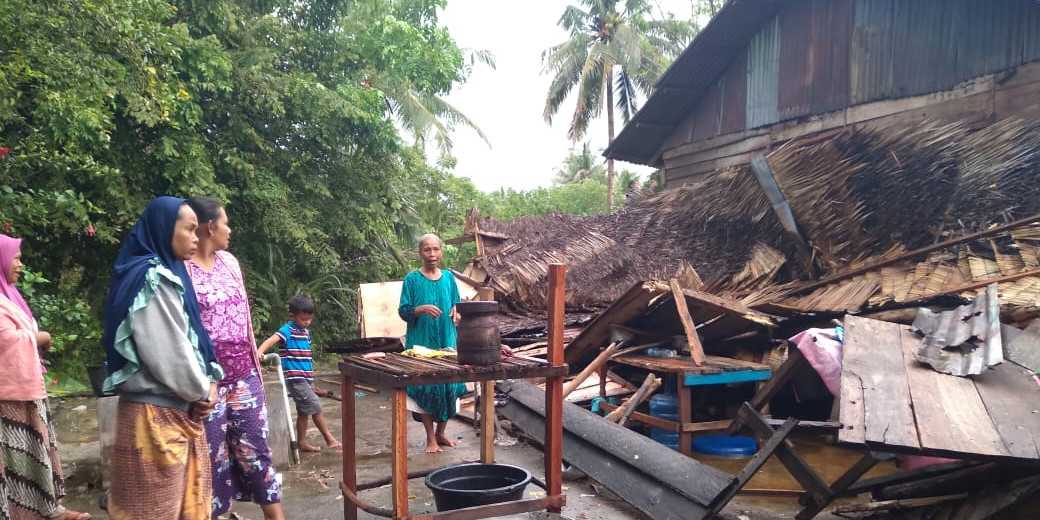 BPBD Tapanuli Tengah Perbaiki Rumah Rusak Akibat Angin Kencang