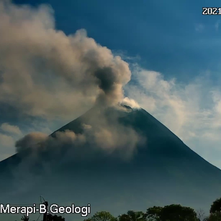 Aktivitas Vulkanik Masih Tinggi, Gunung Merapi Tercatat 20 Kali Muntahkan Awan Panas Guguran Dalam Sepekan Terakhir