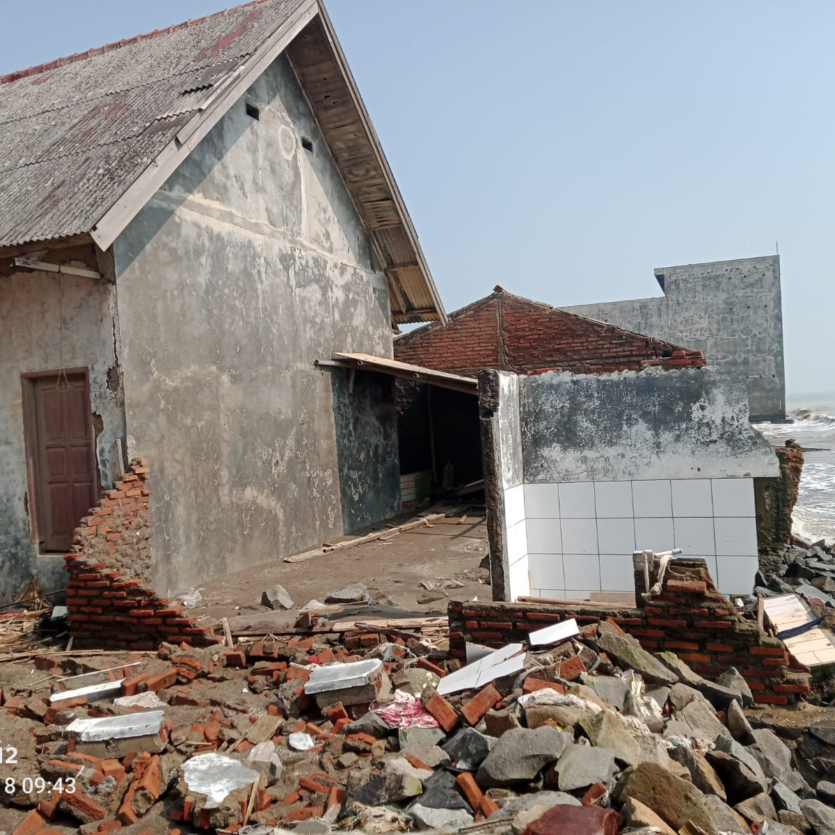 Abrasi Pantai Akibatkan 75 Rumah Warga Karawang Rusak Berat