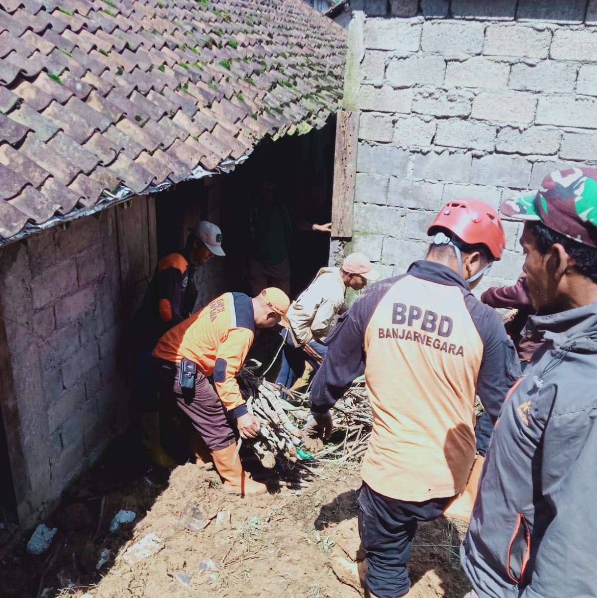 Tim Gabungan Lakukan Upaya Penanganan Longsor di Kabupaten Banjarnegara