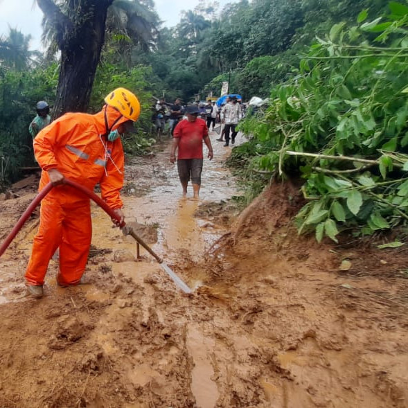 [Update] - Satu Meninggal Dunia dan Dua Luka Ringan Akibat Longsor Tasikmalaya