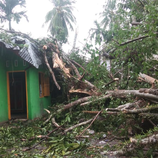 BPBD Tapanuli Tengah Perbaiki Rumah Rusak Akibat Angin Kencang