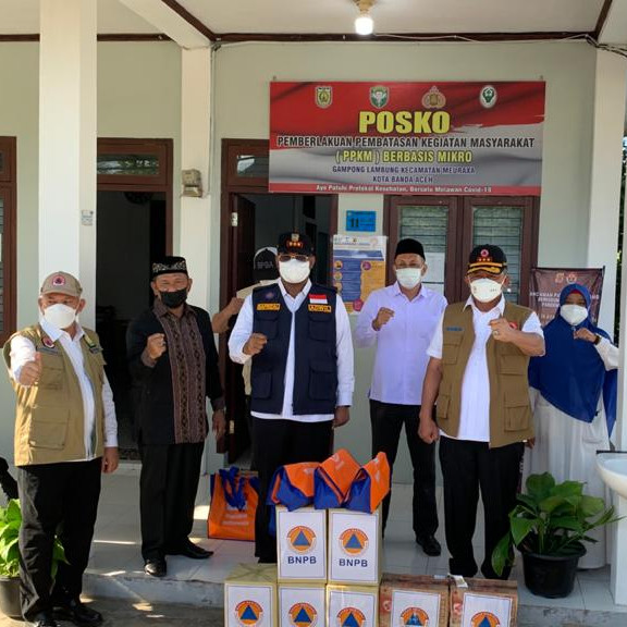 Berkunjung ke Posko PPKM Gampong Lambung, Kepala BNPB Sampaikan Pesan Syarat Isoman Warga Terpapar Covid-19