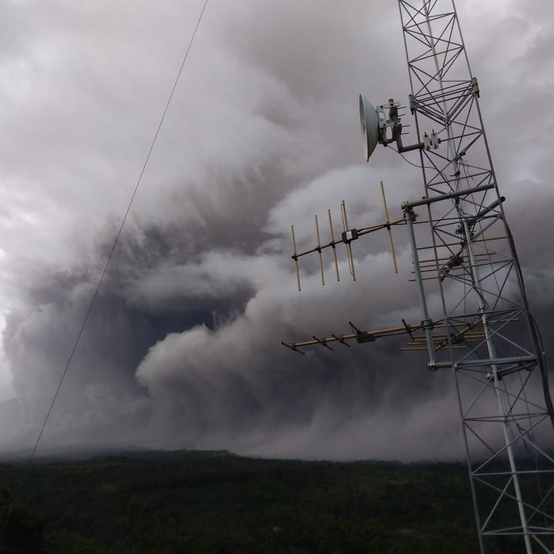 Gunung Semeru Muntahkan Awan Panas Guguran Hingga Lava Pijar, Status Masih Level II