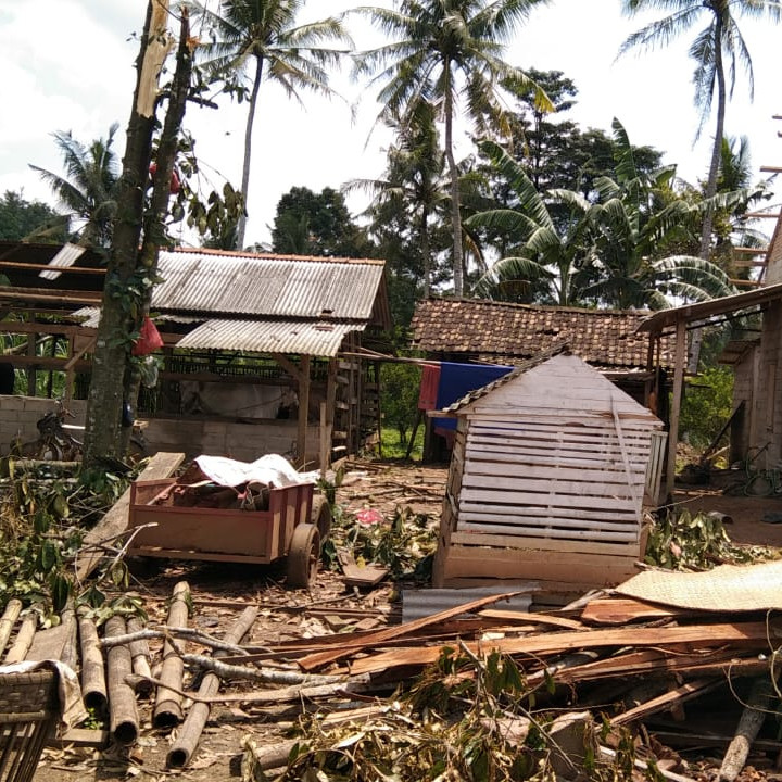 Waspada Angin Puting Beliung Saat Pergantian Musim