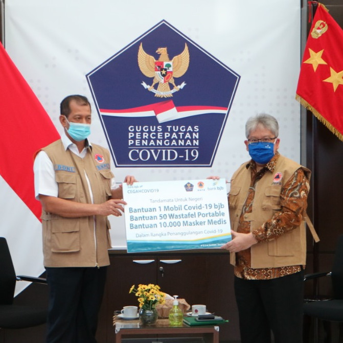 Dukung Pemerintah Melawan COVID-19, Bank bjb Serahkan Bantuan Melalui Gugus Tugas Nasional