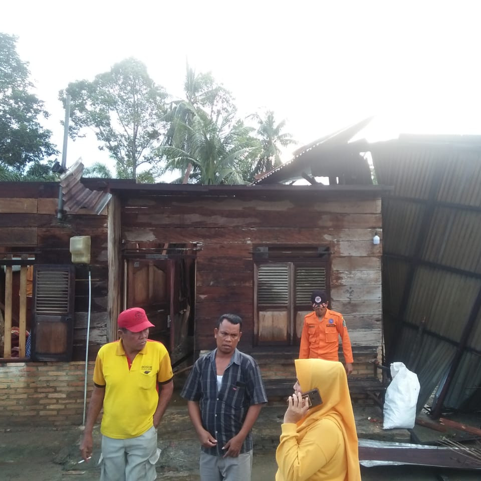 Delapan Unit Rumah Rusak Berat Setelah Diterjang Angin Puting Beliung di Kabupaten Batubara