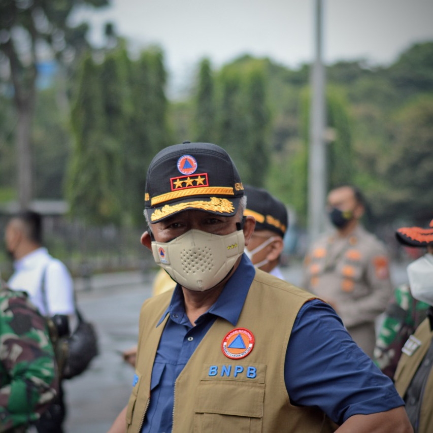 Ketua Satgas Bersama Panglima TNI dan Menkes Tinjau Serbuan Vaksin Serentak di GBK