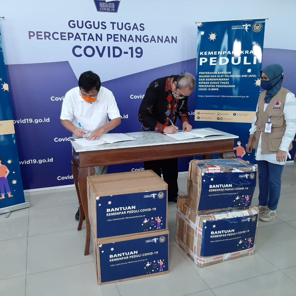 Kemenparekraf Beri Bantuan Alat Medis Perkuat Penanganan COVID-19