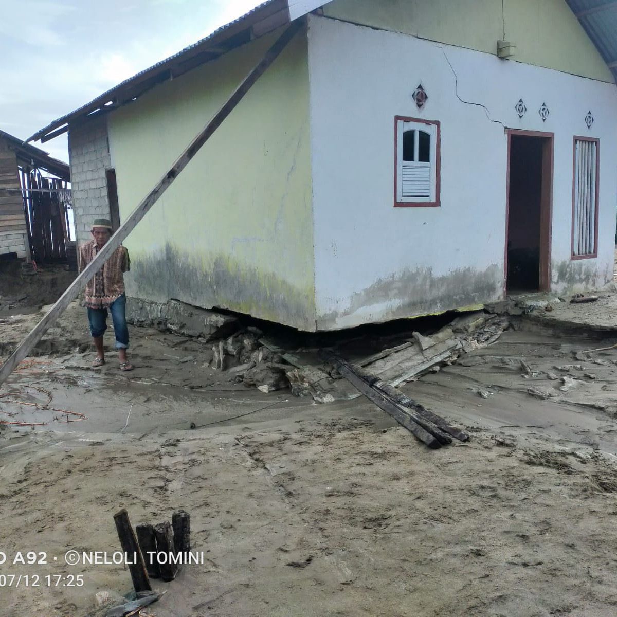 Enam Rumah Warga Kecamatan Tomini Rusak Berat Akibat Banjir