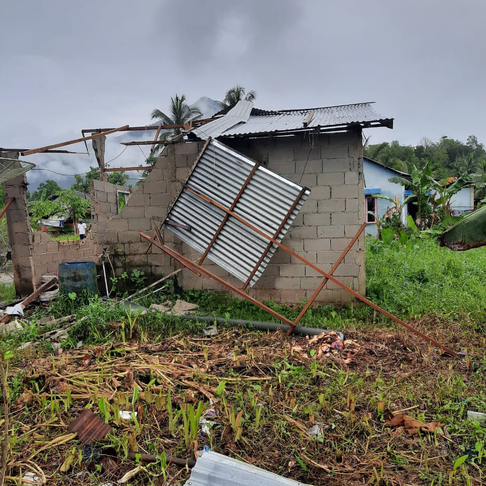 Angin Puting Beliung Rusak Rumah Warga Kota Singkawang