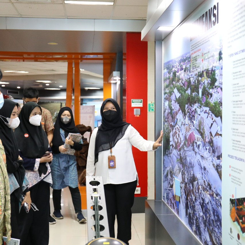 BNPB Berbagi Pengalaman Penanganan Bencana kepada Resimen Mahasiswa Universitas Indonesia