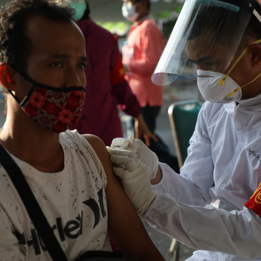 Tekan Laju Angka Covid-19, Ganip Warsito Tinjau Pelaksanaan Vaksinasi di Bangkalan