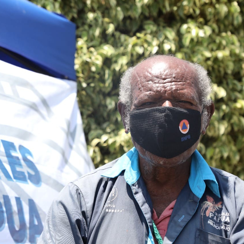 PON XX: BNPB Bagikan 5.000 Masker di Bandar Udara Internasional Sentani