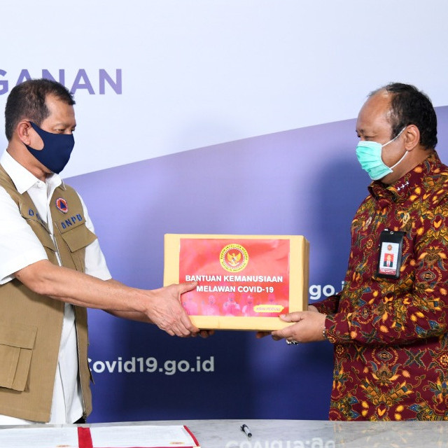 BIN Serahkan Bantuan Alkes dan APD Penanganan COVID – 19