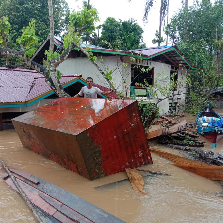 Banjir yang Melanda Warga Sintang di Sepuluh Kecamatan Berangsur Surut