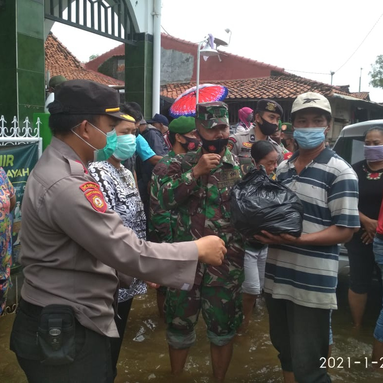 Berangsur Surut, Pengungsi Kembali Pulang Pascabanjir di Kota Pekalongan