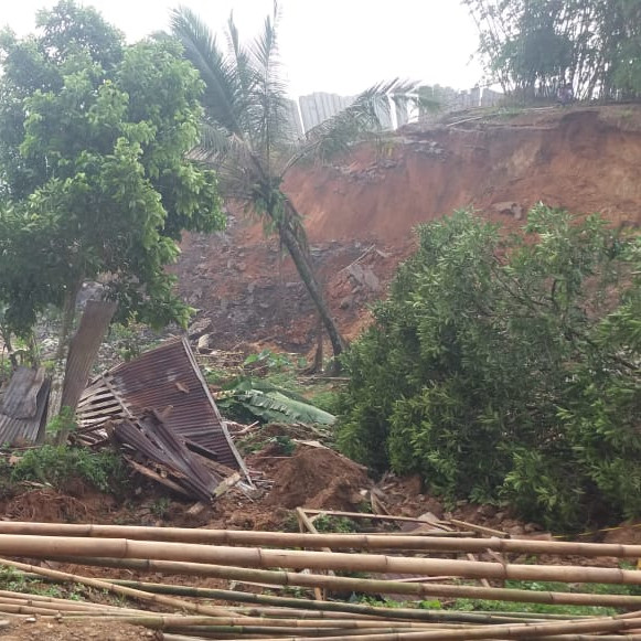 Dua Rumah Warga Kabupaten Bogor Rusak Berat Akibat Tanah Longsor