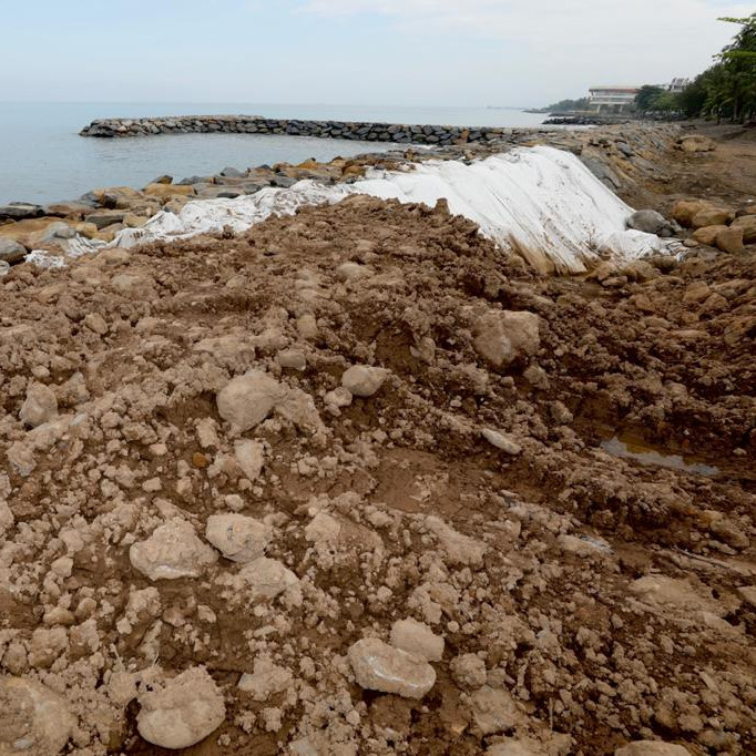 Tinjau Pantai Padang, Doni Monardo Melihat Tempat Bermainnya Kala Muda Rusak Oleh Abrasi