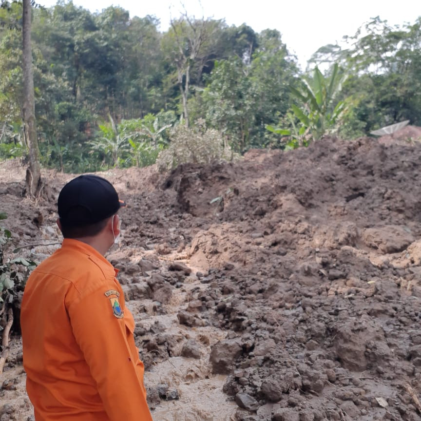 UPDATE - Longsor Kabupaten Cianjur Terjang Dua Desa, Lebih Dari Dua Ratus Warga Mengungsi