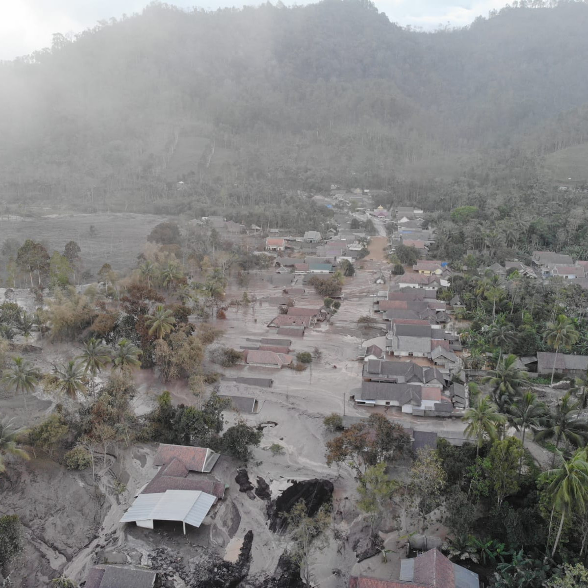 Waspada Potensi Hujan Sedang Hingga Lebat di Wilayah Gunung Semeru Hingga Tiga Hari Ke Depan