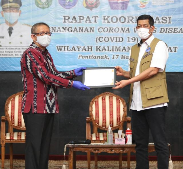 Dukung Penanganan COVID-19 di Kalbar, BNPB Serahkan Bantuan Senilai 2,3 M