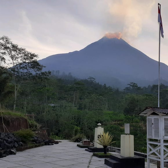 UPDATE: BPPTKG Catat Gempa Guguran Gunung Merapi Sebanyak 33 Kali