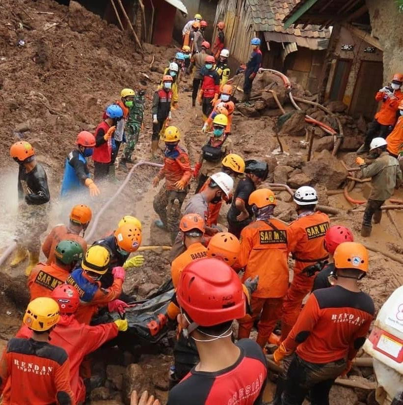 [Update] - Seluruh Korban Ditemukan, Operasi SAR Pascalongsor Sumedang Dihentikan.