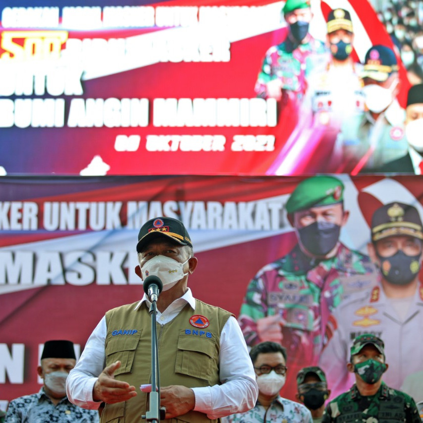 Ganip Warsito Lepas Gerakan Mobil Masker Untuk Masyarakat di Kota Makassar