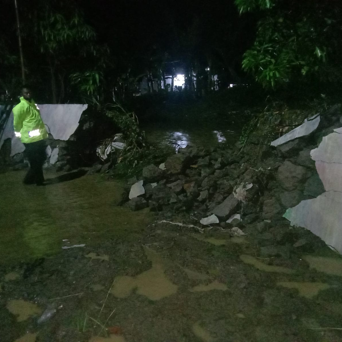 Banjir Kota Semarang Telah Surut Malam Ini