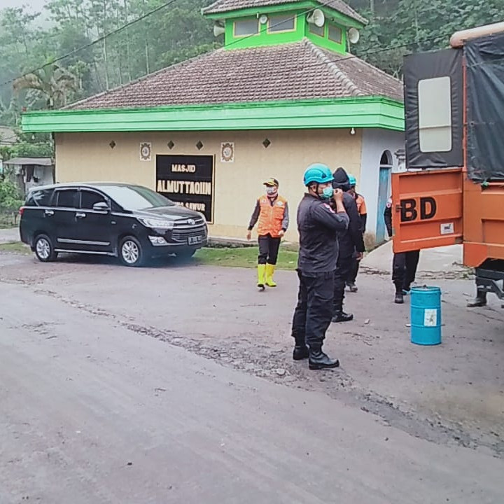 Awan Panas Guguran Gunung Semeru Berjarak Luncur 2.000 Meter