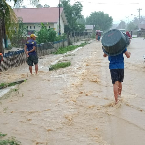 Banjir Tiga Desa di Parigi Moutong Surut