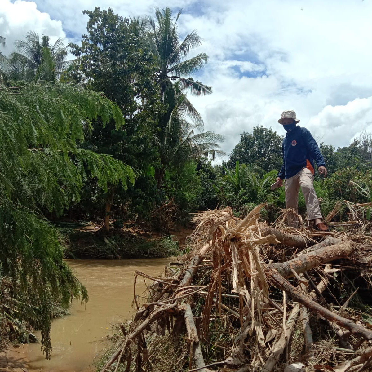 Banjir Melanda Dua Desa yang Berdampak pada 90 KK di Poliwali Mandar