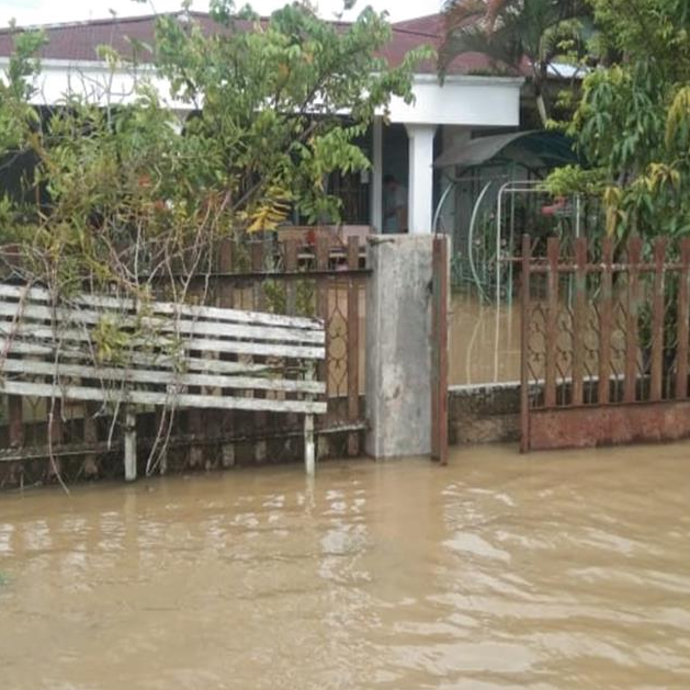 BPBD Kota Solok Distribusikan Bantuan Makanan kepada Warga Terdampak Banjir