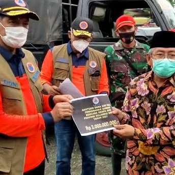 BNPB Serahkan Bantuan Sebesar 4 Miliar untuk Gempabumi Sulbar