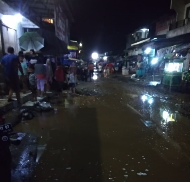 Aktivitas Warga Kembali Kondusif Setelah Banjir Bandang Wilayah Cilacap Surut