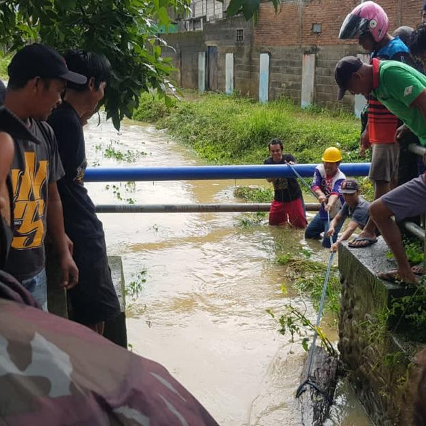 Banjir Telah Surut, BPBD Kabupaten Luwu Utara bersama Masyarakat dan Perangkat Daerah Gotong Royong Bersihkan Material Pascabanjir