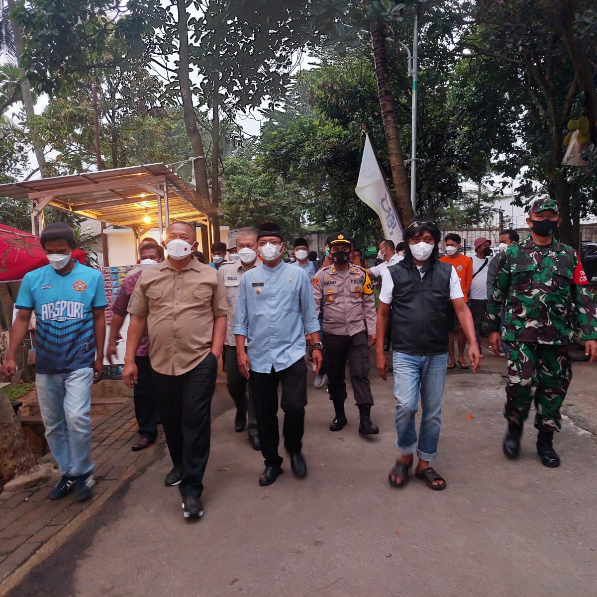 Dukung Pariwisata Aman Covid, Kepala BNPB Berikan 5.000 Masker ke Desa Wisata Pamegarsari