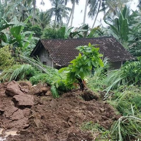 Waspadai Fenomena Gerakan Tanah dan Dampak La Nina