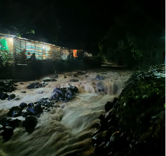 Banjir Hanyutkan Empat Rumah Warga Dompu