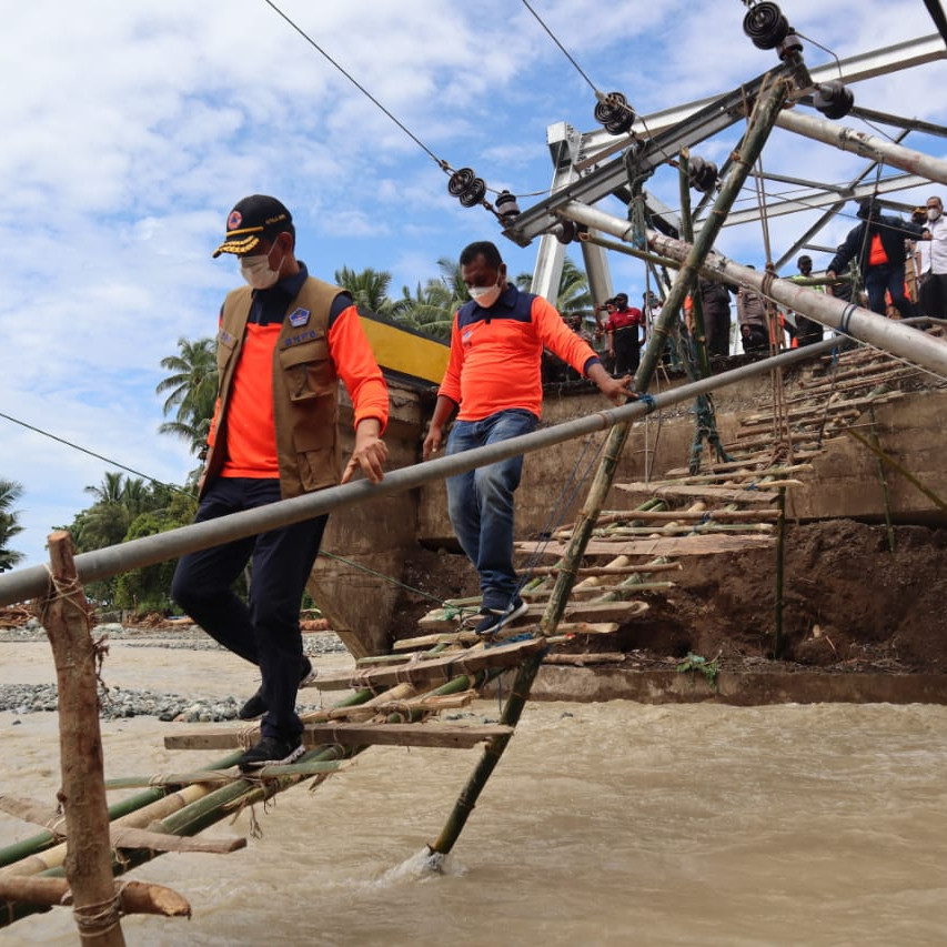 Giat Penanganan Banjir Bandang, Kepala BNPB Tinjau Lokasi Terdampak