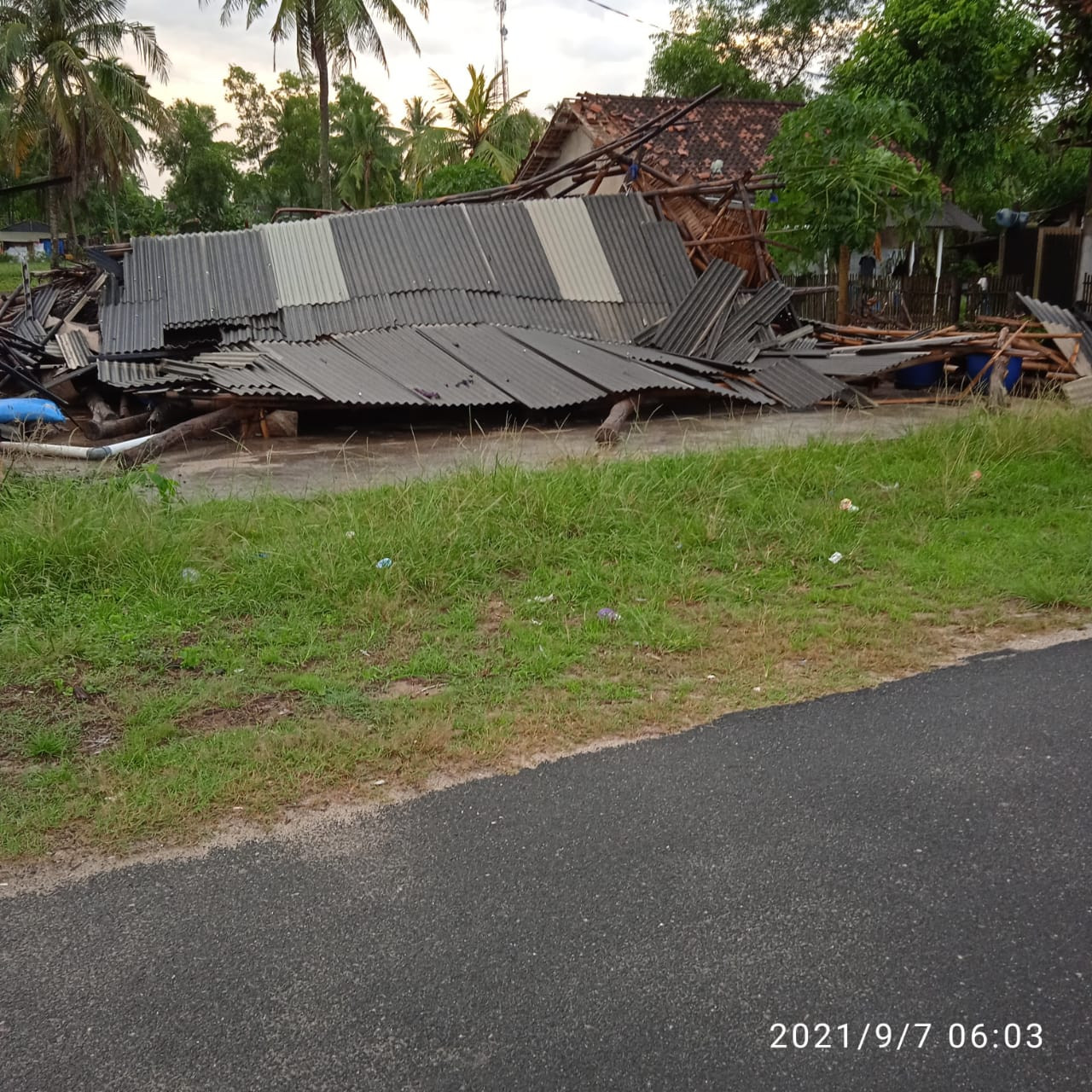 Angin Puting Beliung Terjang Pemukiman Warga di Lampung Timur