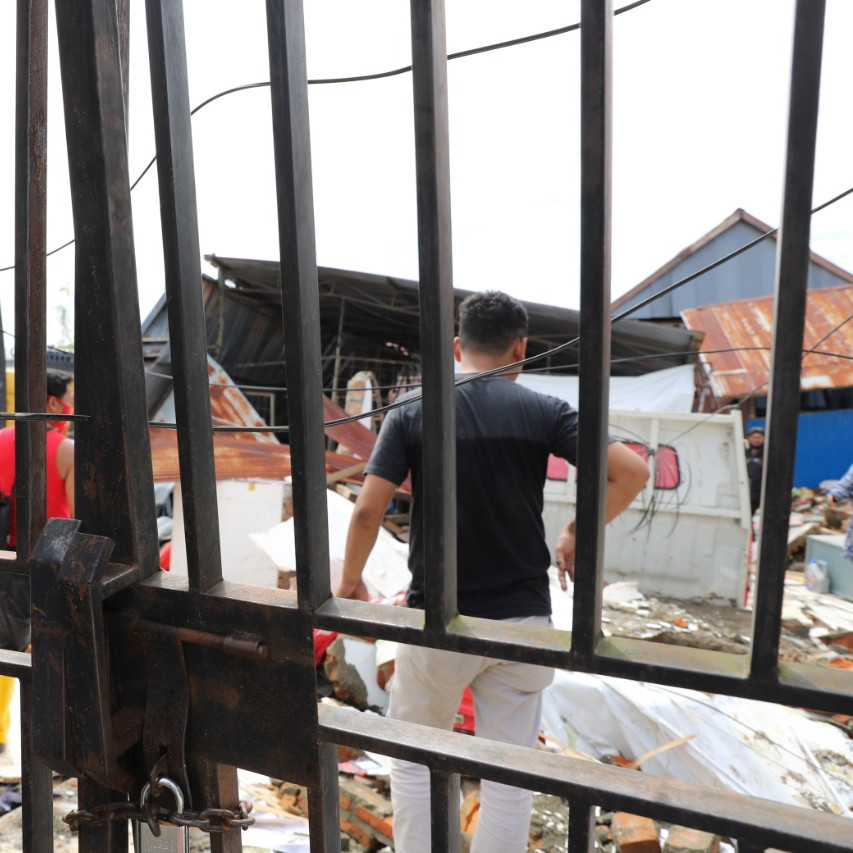 [Update] – Pengerahan Alat Berat untuk Pembersihan Reruntuhan Rumah Warga Pascagempa M6,2