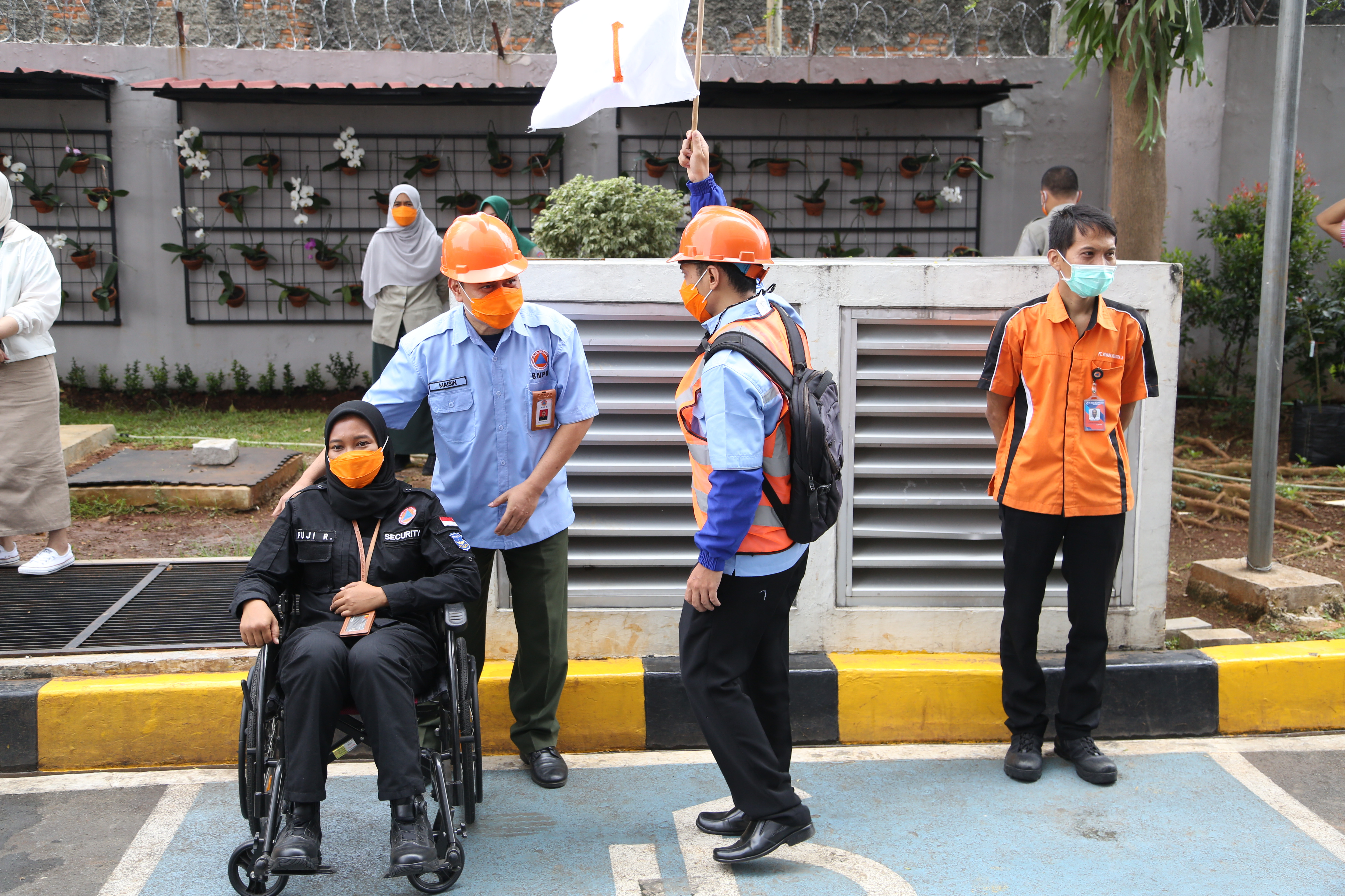 Peran Manajer Lantai Pandu Pegawai Saat Evakuasi Gedung Bertingkat Saat Gempa