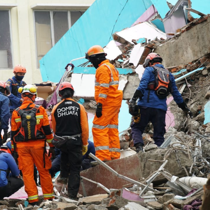 Cegah COVID-19, Kepala BNPB Minta Kelompok Rentan Dipisah di Tempat Pengungsi Gempa Sulbar