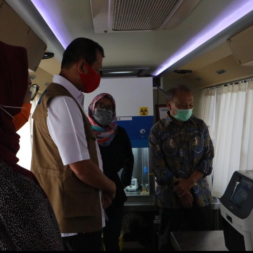 Bantuan Satu Mobil Laboratorium PCR Penanganan COVID-19 di Jawa Barat