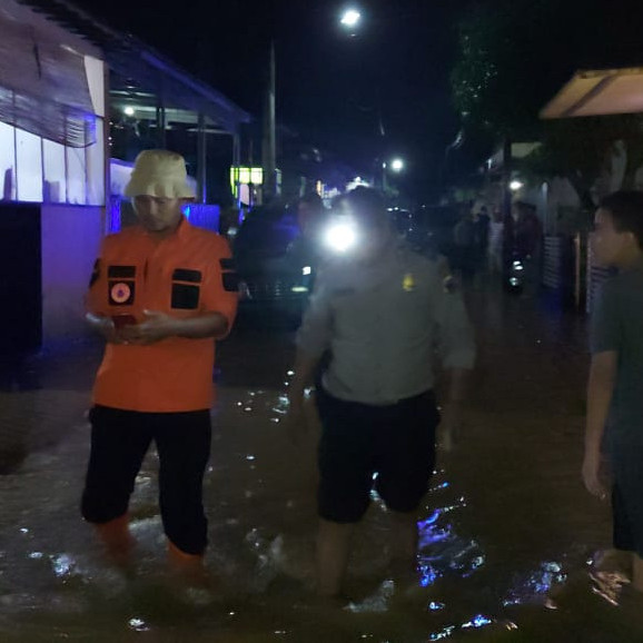 Tanggul Anak Sungai Kalibener Jebol, Perumahan di Kecamatan Purwokerto Terendam Banjir