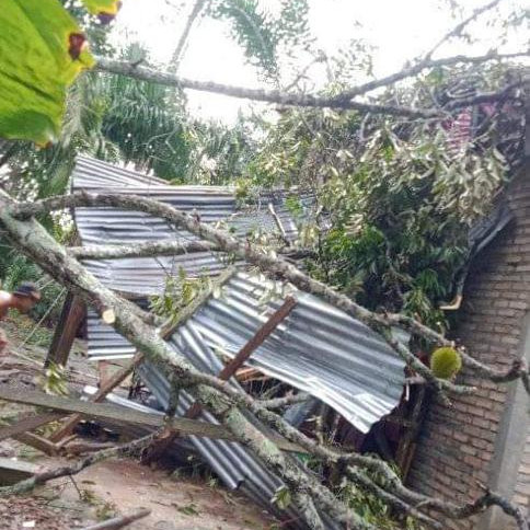 Angin Puting Beliung Terjang Wilayah Permukiman Warga Kabupaten Batu Bara